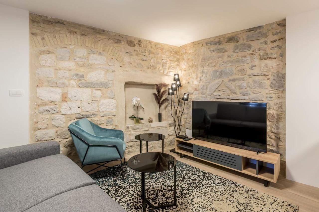 Diamond In The Heart Of The Palace Split Extérieur photo